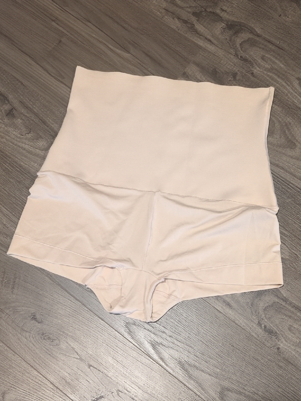 Maidenform Seamless Shaping Boy Shorts in Nude